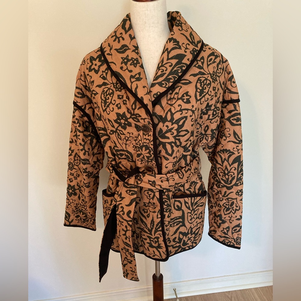 Bagatelle Tan and Black Quilted Floral Patterned Jacket NWT Size Small